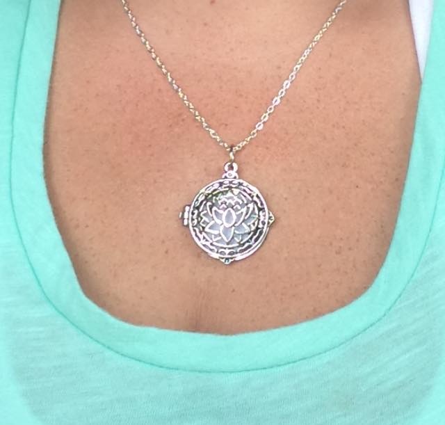 essential oil diffusing necklace